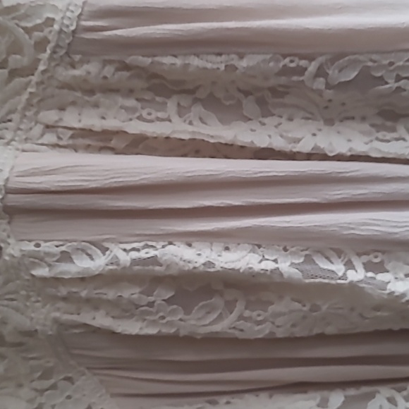 Umgee lace top with lining - Picture 3 of 6